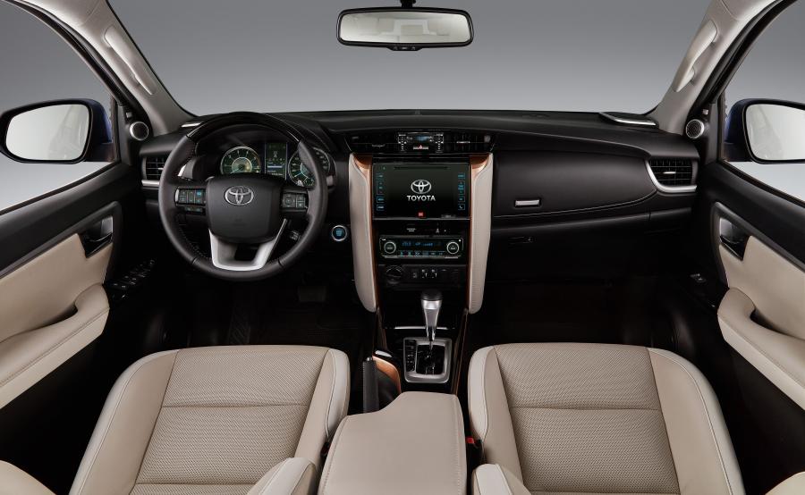 Торпедо Toyota SW4 SRX Diamond 2018 года  (фото 3 из 6)